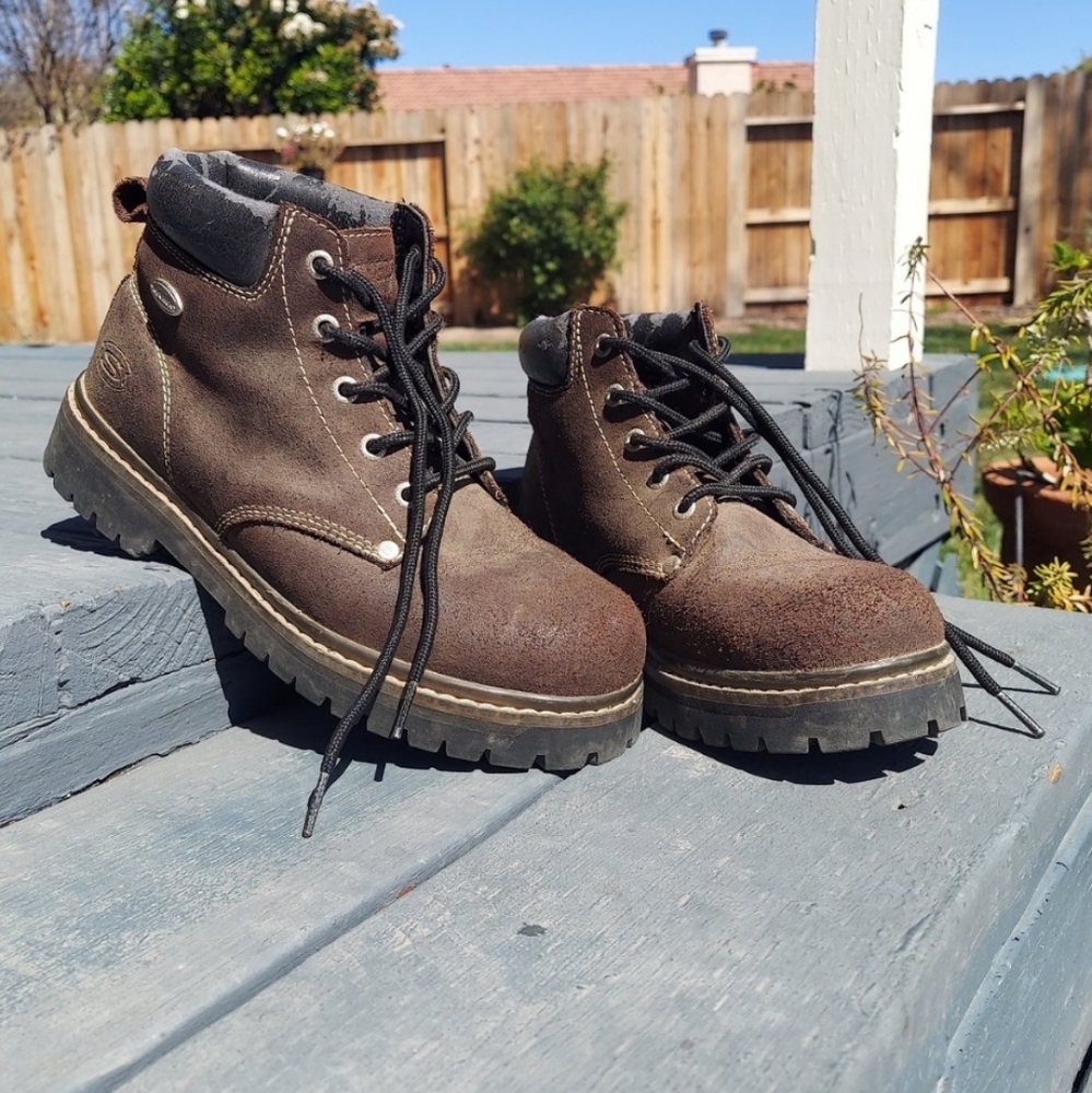 Skechers size 9.5 boots